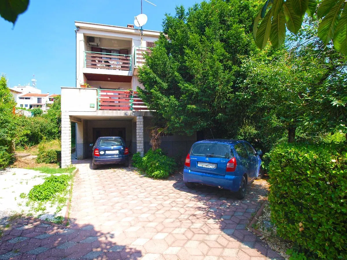 Apartments Maja 221 普拉 克罗地亚