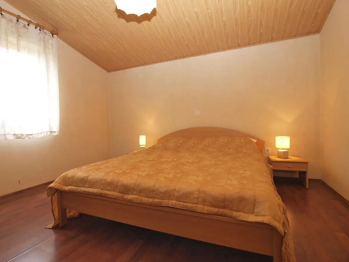 Apartments Maja 221 普拉