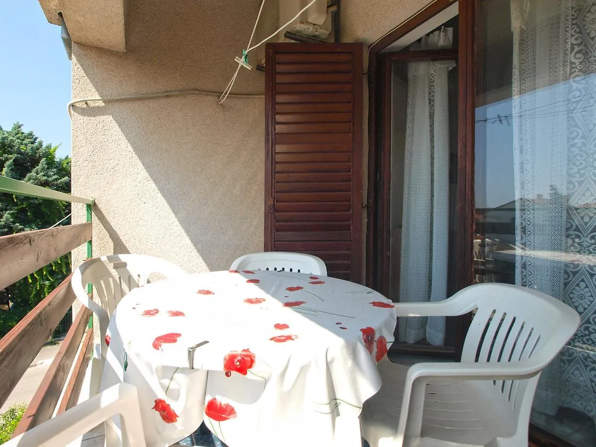 Apartments Maja 221 普拉