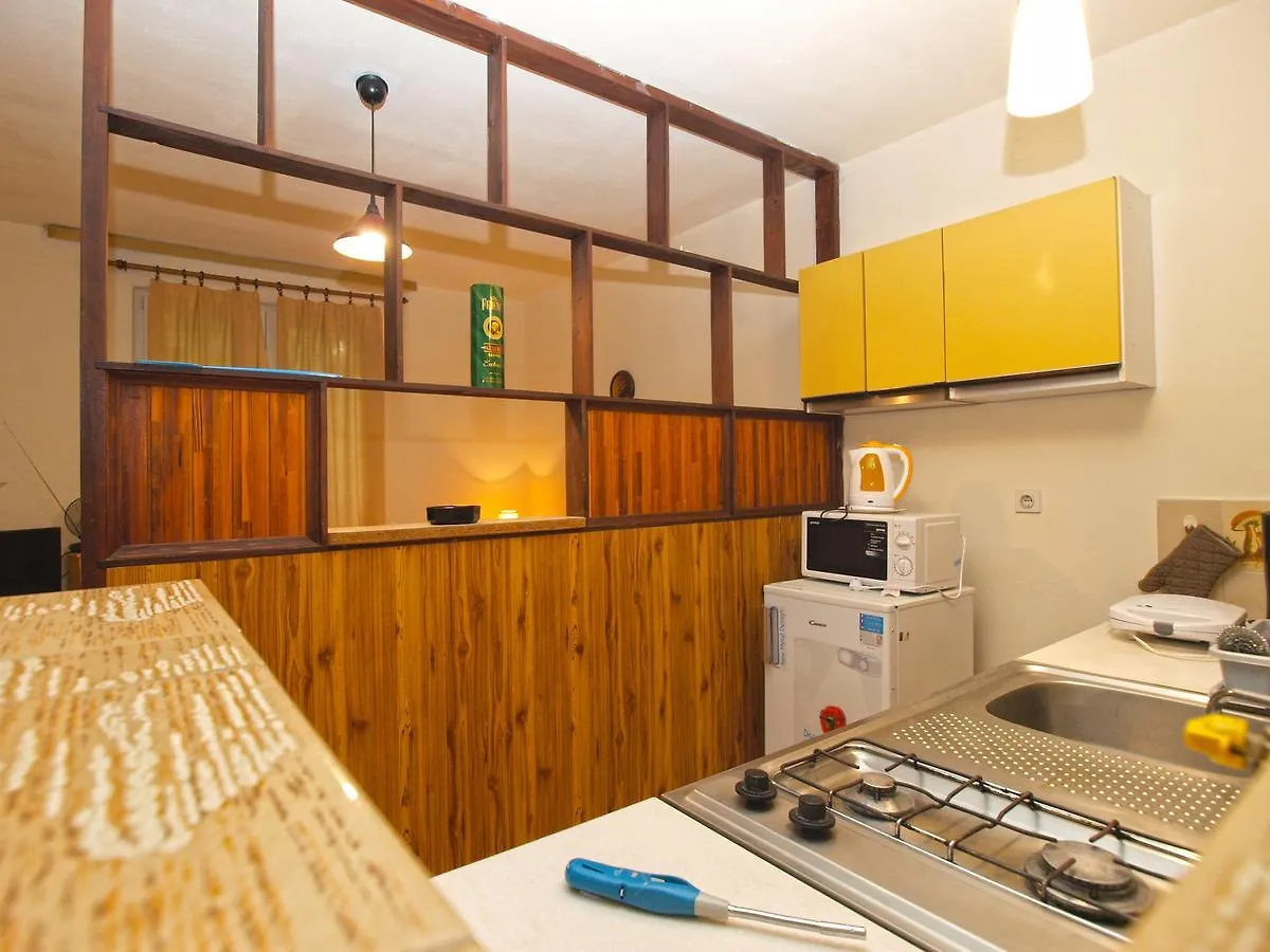 Apartments Maja 221 普拉