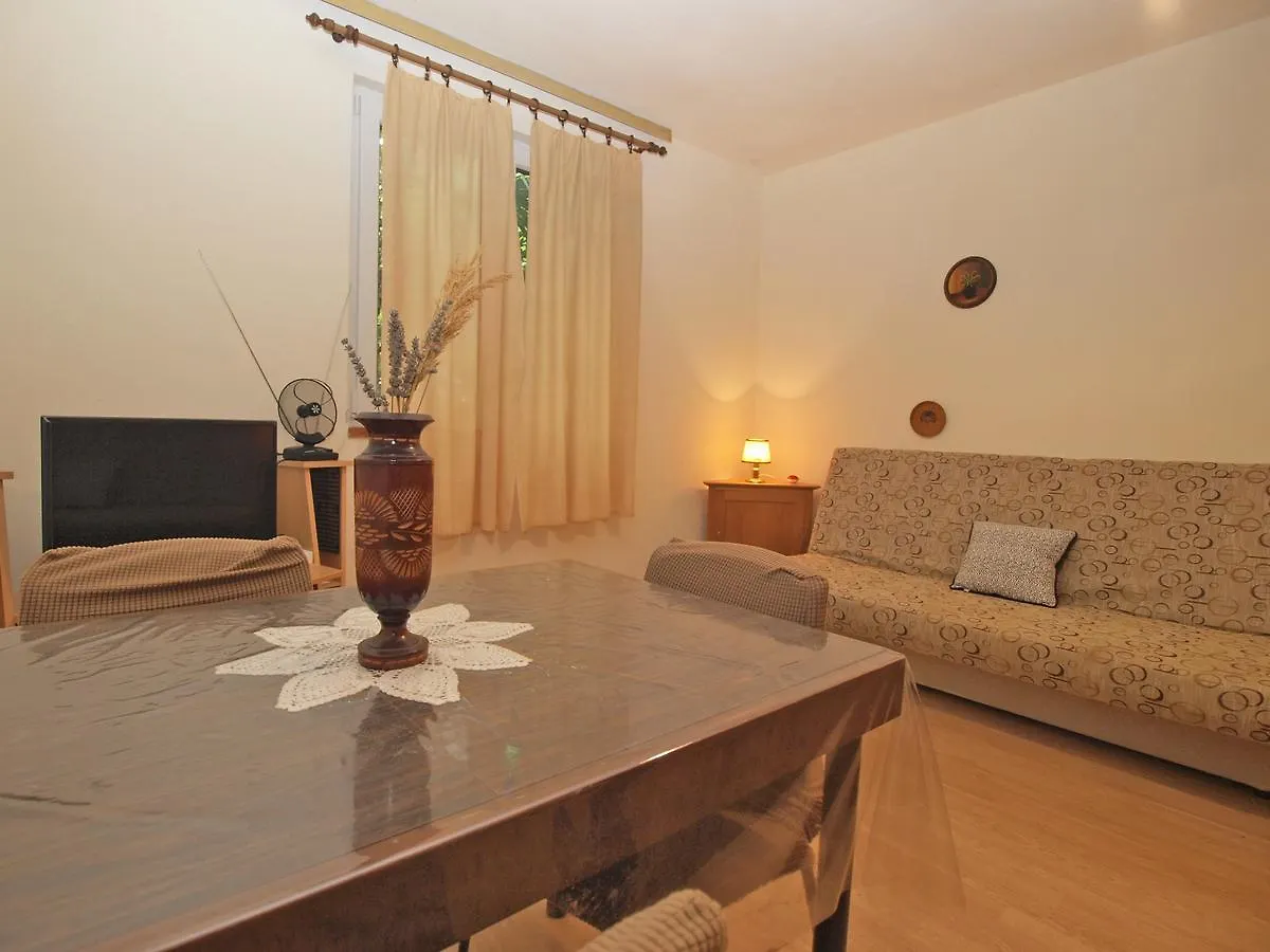 Apartments Maja 221 普拉