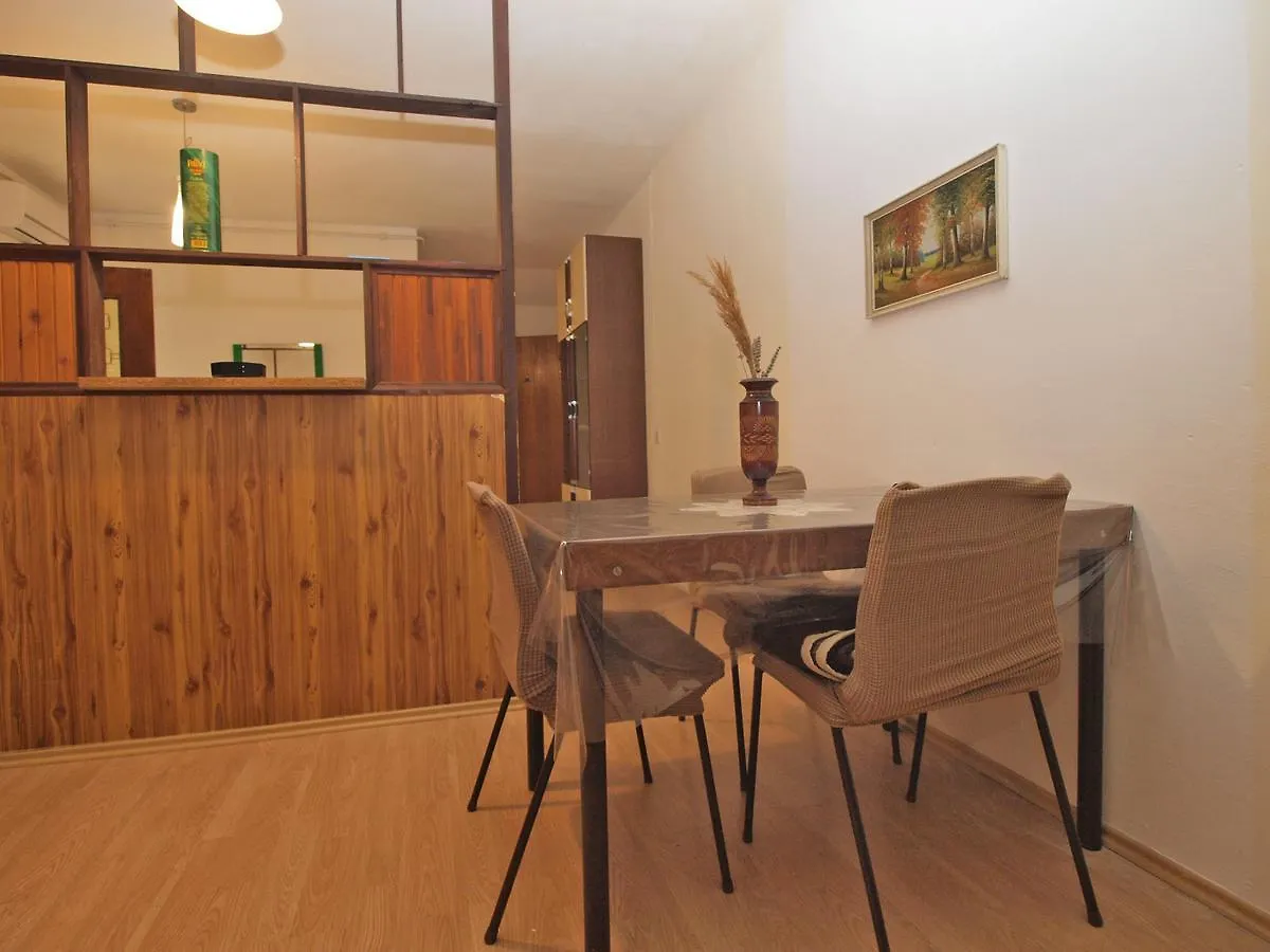 Apartments Maja 221 普拉