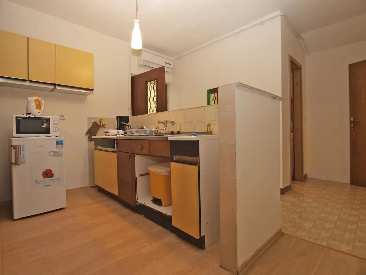 Apartments Maja 221 普拉