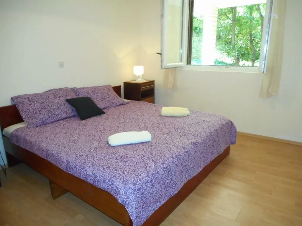 Apartments Maja 221 普拉