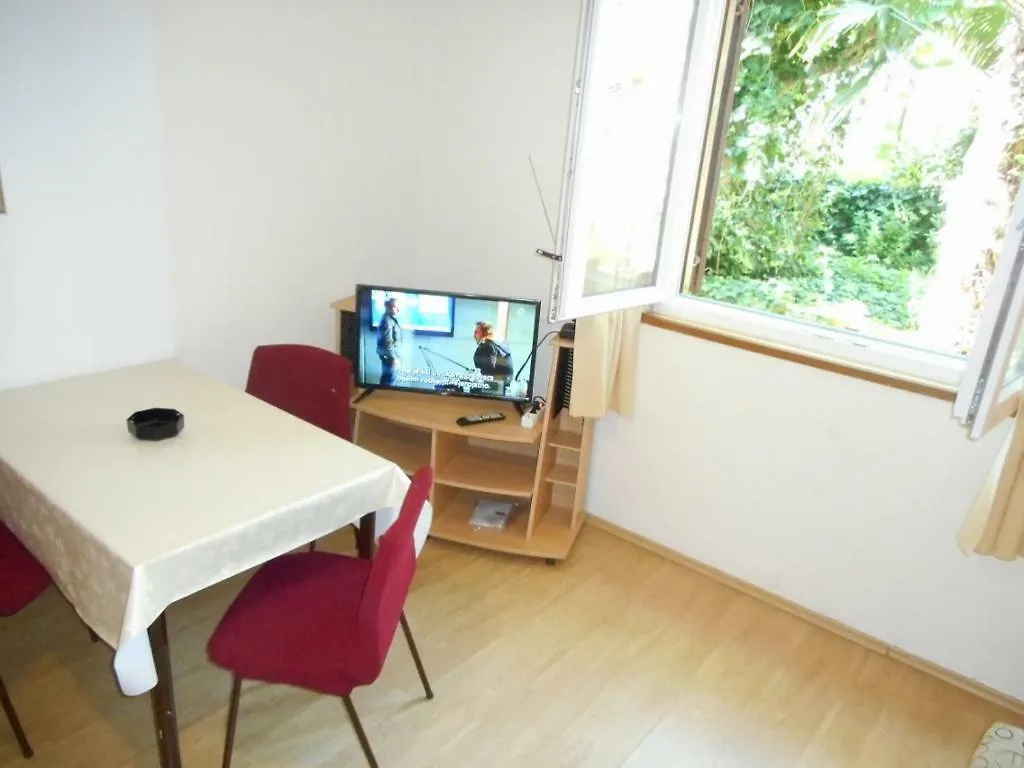 Apartments Maja 221 Pola 0*,