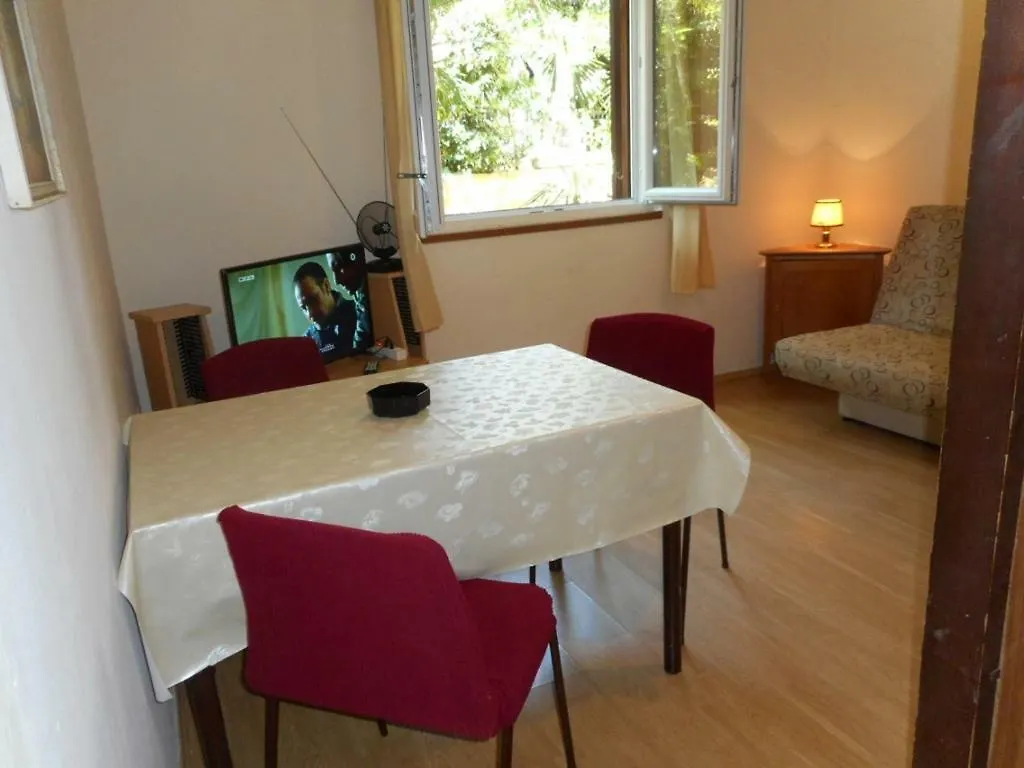 Apartments Maja 221 Pula 0*,